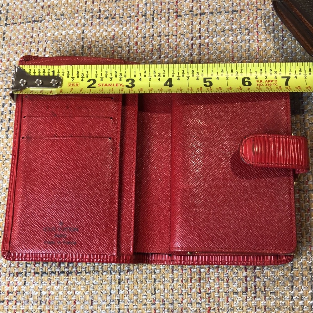 LOUIS VUITTON Red EPI Porte Monnaie Viennois Bifold Kisslock Wallet Authentic - Picture 15 of 17